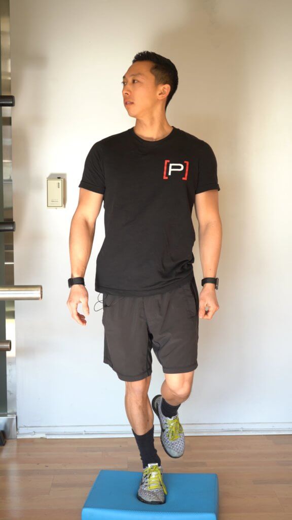 Single Leg Balance on Foam Pad with Head Turns 𝙏𝙝𝙚 𝙋𝙧𝙚𝙝𝙖𝙗 𝙂𝙪𝙮𝙨